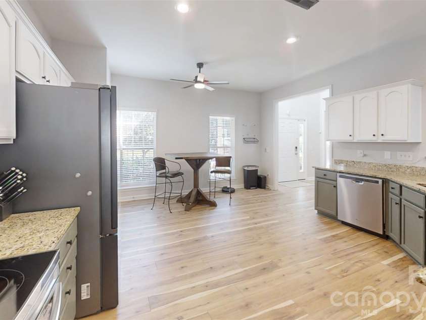 16931 Hugh Torance Parkway, Huntersville, NC 28078.  MLS# CAR4387955, YatesRealty ID 38459. Kitchen