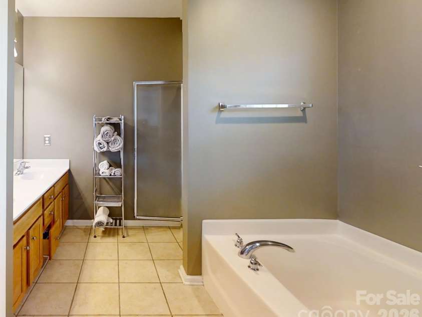 16931 Hugh Torance Parkway, Huntersville, NC 28078.  MLS# CAR4387955, YatesRealty ID 38459. Primary Bath
