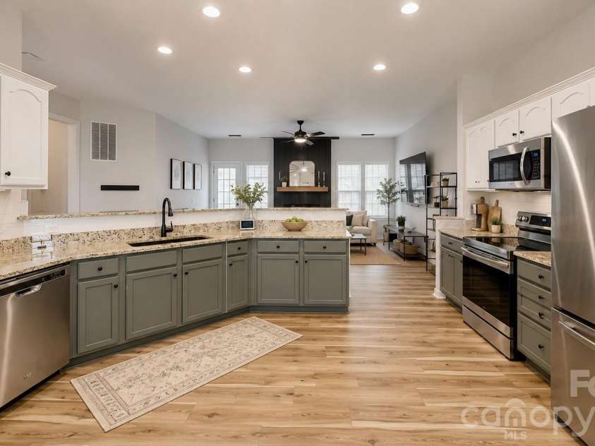 16931 Hugh Torance Parkway, Huntersville, NC 28078.  MLS# CAR4387955, YatesRealty ID 38459. VIRTUALLY STAGED KITCHEN
