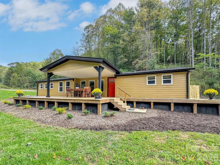70 Icicle Ridge Road, Sylva, NC 28779.  MLS# CAR4344064, YatesRealty ID 3846. 