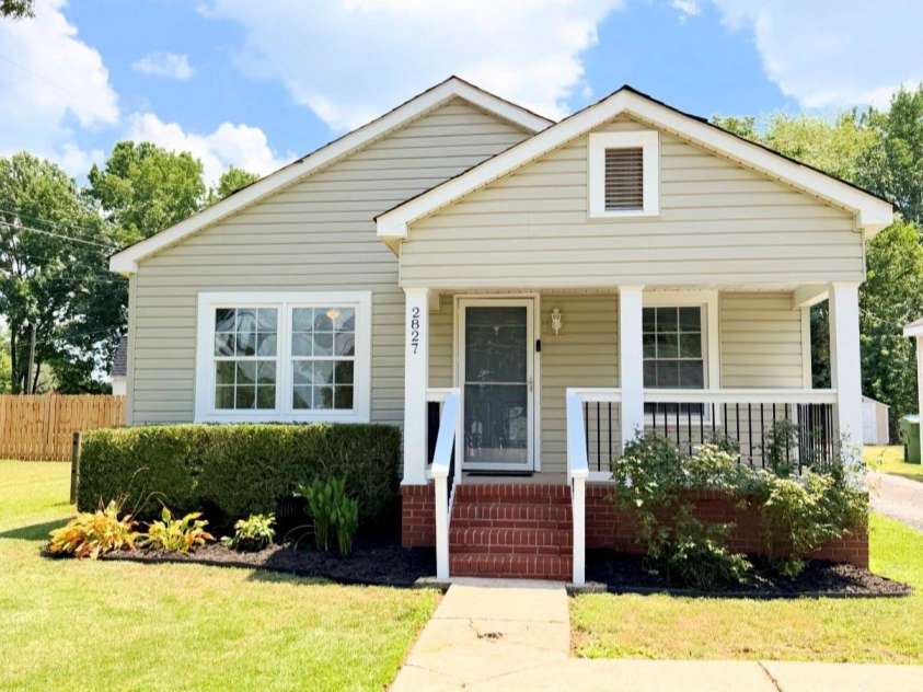 2827 Long Avenue, Gastonia, NC 28054.  MLS# CAR4405566, YatesRealty ID 38461. 