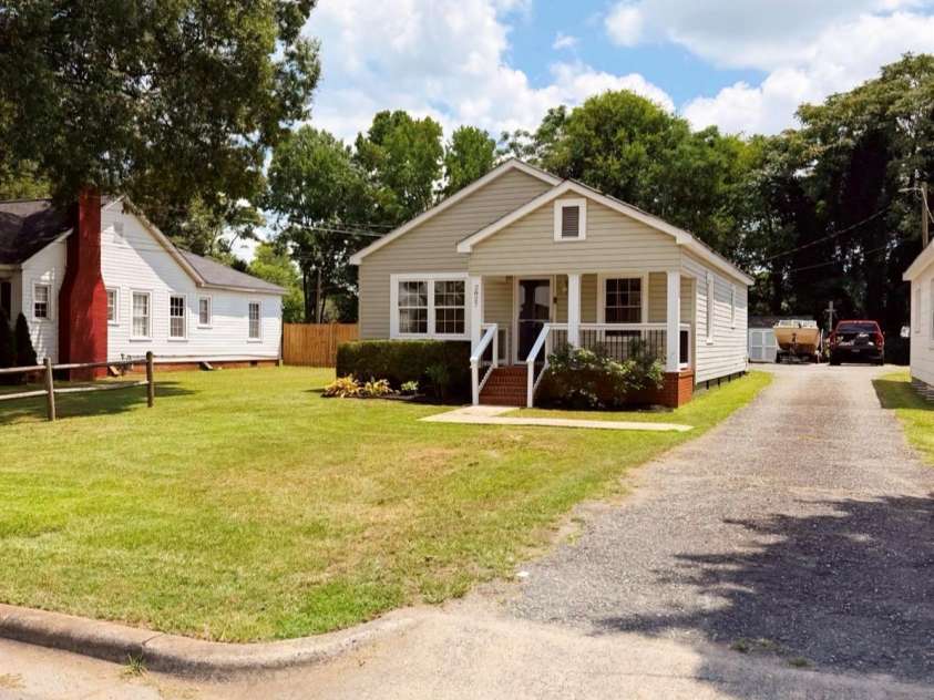 2827 Long Avenue, Gastonia, NC 28054.  MLS# CAR4405566, YatesRealty ID 38461. 