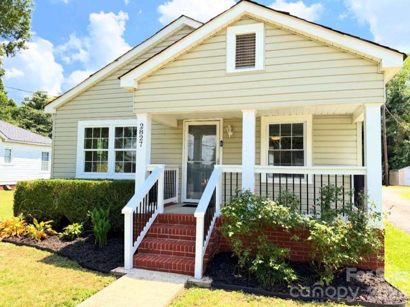 2827 Long Avenue, Gastonia, NC 28054.  MLS# CAR4405566, YatesRealty ID 38461. 