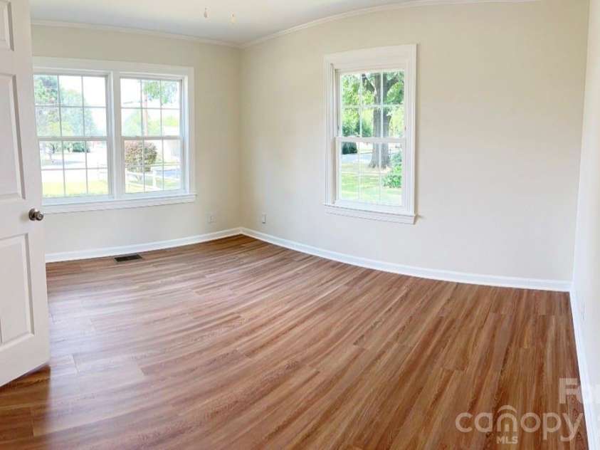 2827 Long Avenue, Gastonia, NC 28054.  MLS# CAR4405566, YatesRealty ID 38461. 