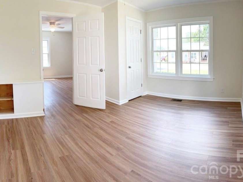 2827 Long Avenue, Gastonia, NC 28054.  MLS# CAR4405566, YatesRealty ID 38461. 