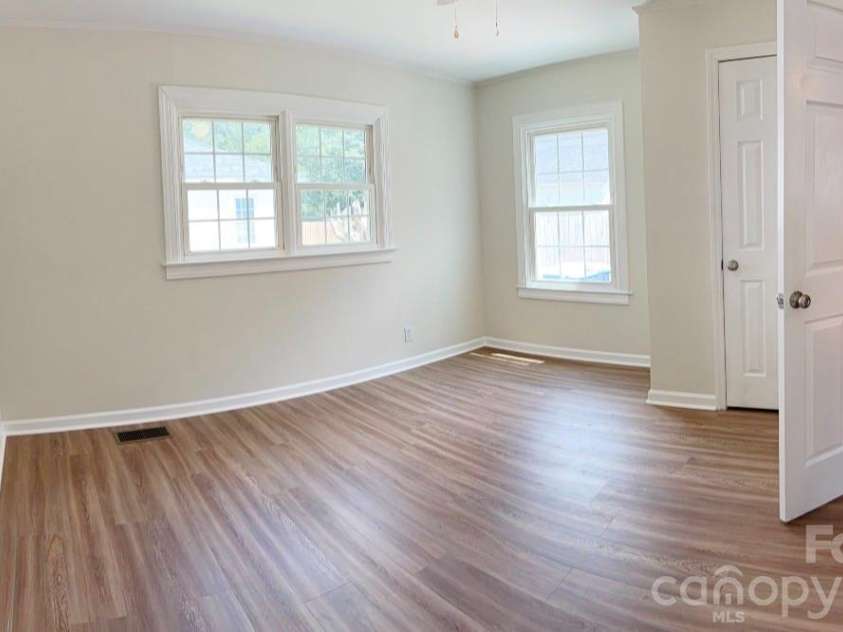 2827 Long Avenue, Gastonia, NC 28054.  MLS# CAR4405566, YatesRealty ID 38461. 
