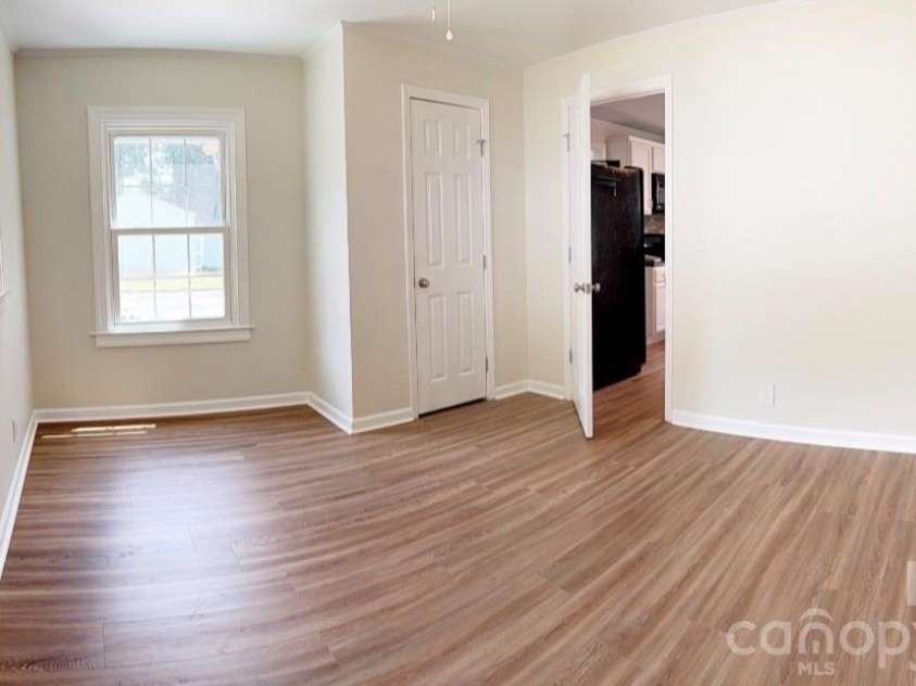 2827 Long Avenue, Gastonia, NC 28054.  MLS# CAR4405566, YatesRealty ID 38461. 