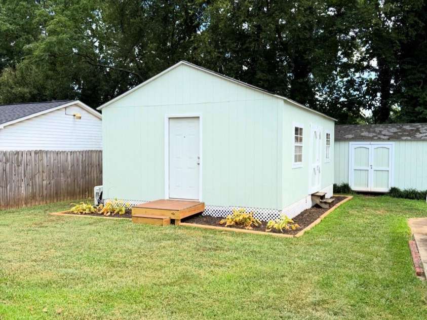 2827 Long Avenue, Gastonia, NC 28054.  MLS# CAR4405566, YatesRealty ID 38461. 