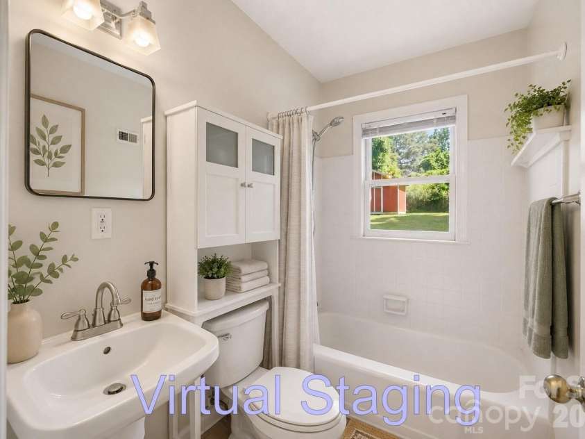 3129 Iredell Drive, Charlotte, NC 28269.  MLS# CAR4402094, YatesRealty ID 38462. 
