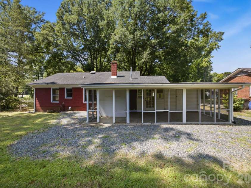 3129 Iredell Drive, Charlotte, NC 28269.  MLS# CAR4402094, YatesRealty ID 38462. Back