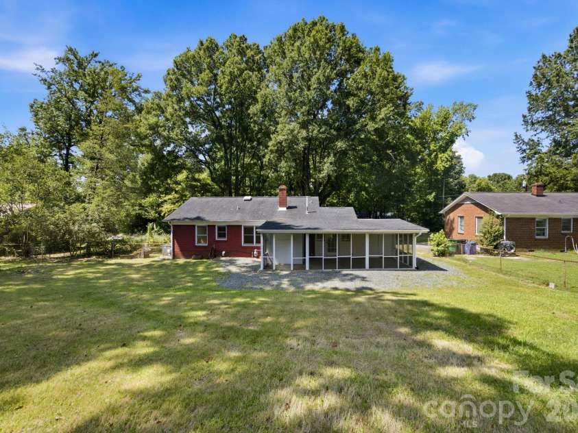 3129 Iredell Drive, Charlotte, NC 28269.  MLS# CAR4402094, YatesRealty ID 38462. Back