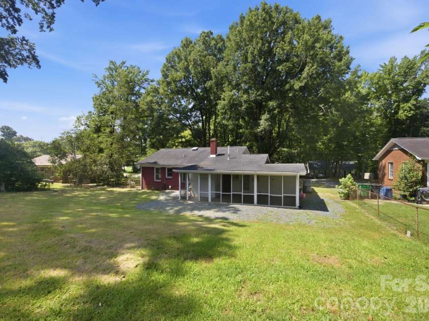 3129 Iredell Drive, Charlotte, NC 28269.  MLS# CAR4402094, YatesRealty ID 38462. Back