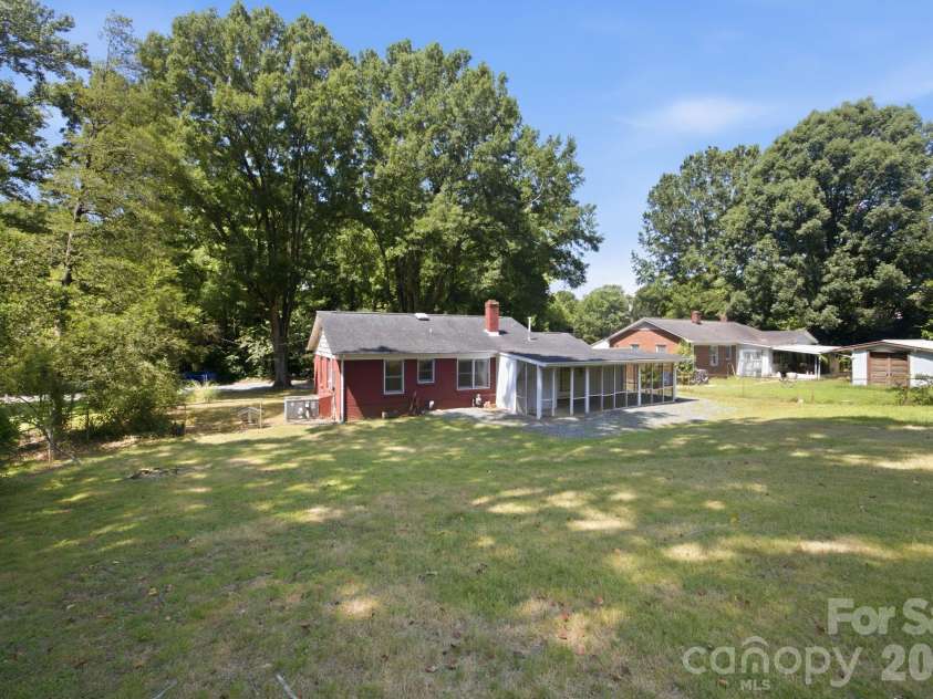 3129 Iredell Drive, Charlotte, NC 28269.  MLS# CAR4402094, YatesRealty ID 38462. Back