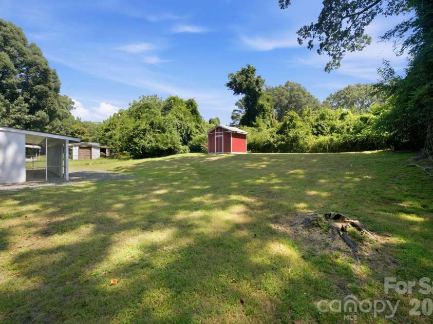 3129 Iredell Drive, Charlotte, NC 28269.  MLS# CAR4402094, YatesRealty ID 38462. Back
