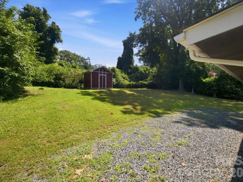 3129 Iredell Drive, Charlotte, NC 28269.  MLS# CAR4402094, YatesRealty ID 38462. Backyard