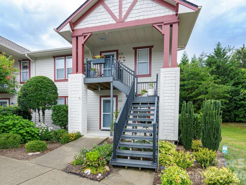 1405 Deermouse Way, Hendersonville, NC 28792.  MLS# CAR4403319, YatesRealty ID 38463. 