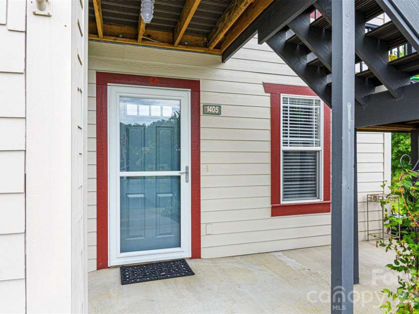 1405 Deermouse Way, Hendersonville, NC 28792.  MLS# CAR4403319, YatesRealty ID 38463. 