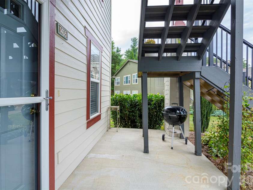 1405 Deermouse Way, Hendersonville, NC 28792.  MLS# CAR4403319, YatesRealty ID 38463. 