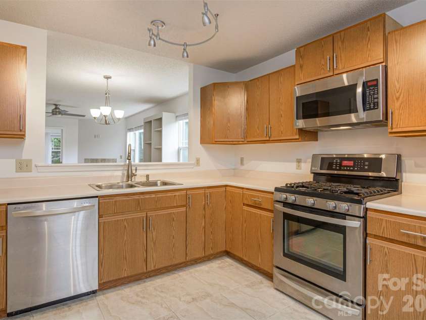 1405 Deermouse Way, Hendersonville, NC 28792.  MLS# CAR4403319, YatesRealty ID 38463. 