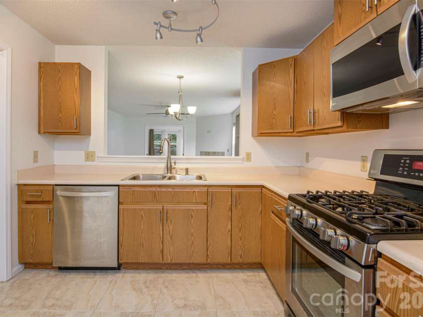 1405 Deermouse Way, Hendersonville, NC 28792.  MLS# CAR4403319, YatesRealty ID 38463. 