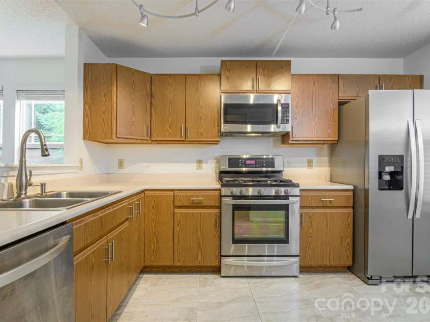 1405 Deermouse Way, Hendersonville, NC 28792.  MLS# CAR4403319, YatesRealty ID 38463. 