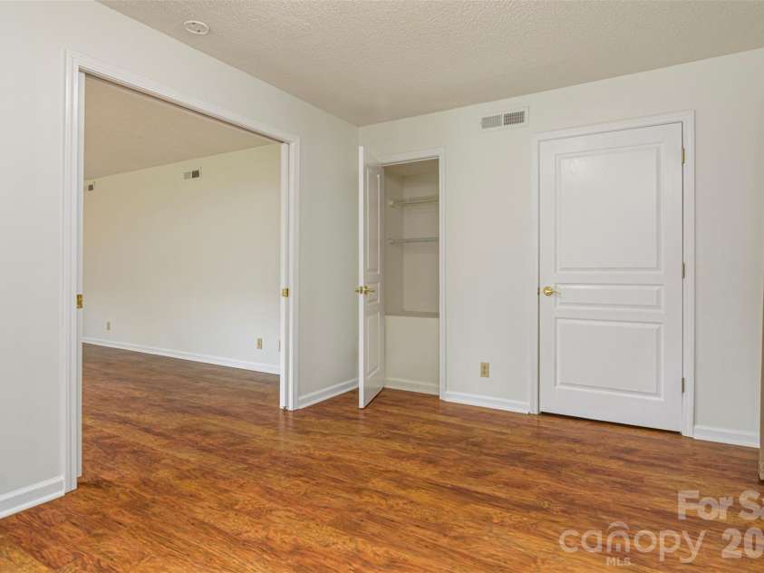 1405 Deermouse Way, Hendersonville, NC 28792.  MLS# CAR4403319, YatesRealty ID 38463. 