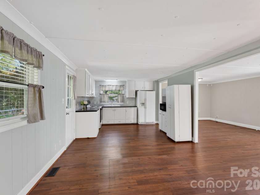 331 Shiloh Road, York, SC 29745.  MLS# CAR4402807, YatesRealty ID 38465. Dining Area to Kitchen