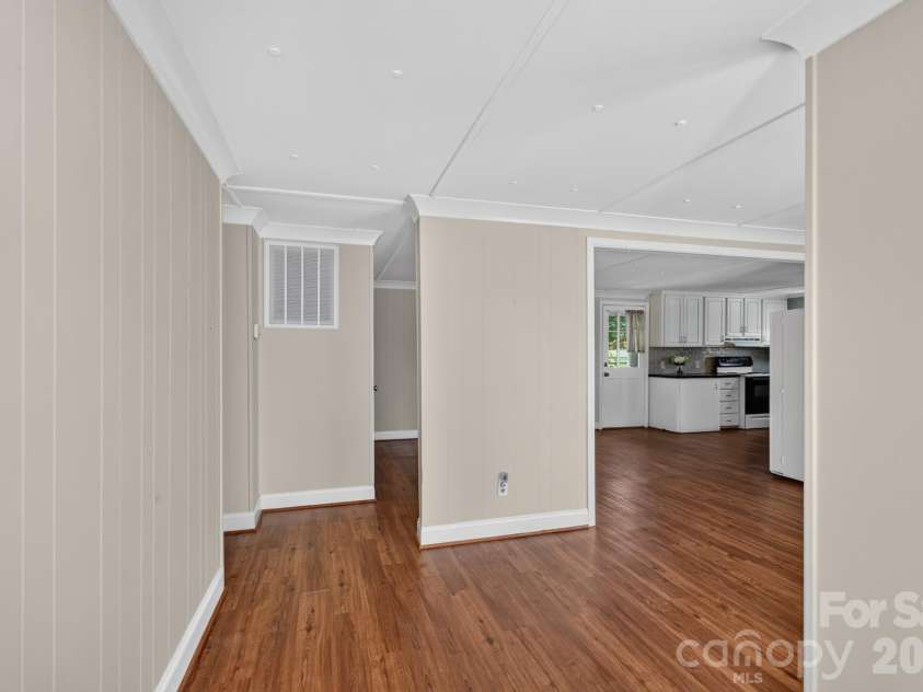 331 Shiloh Road, York, SC 29745.  MLS# CAR4402807, YatesRealty ID 38465. Front Door Foyer