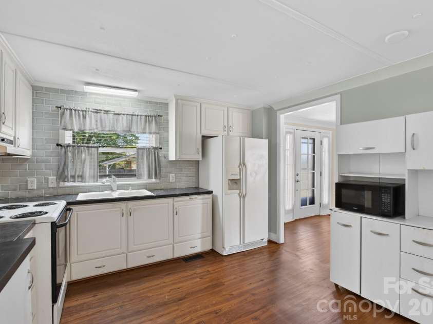 331 Shiloh Road, York, SC 29745.  MLS# CAR4402807, YatesRealty ID 38465. Kitchen