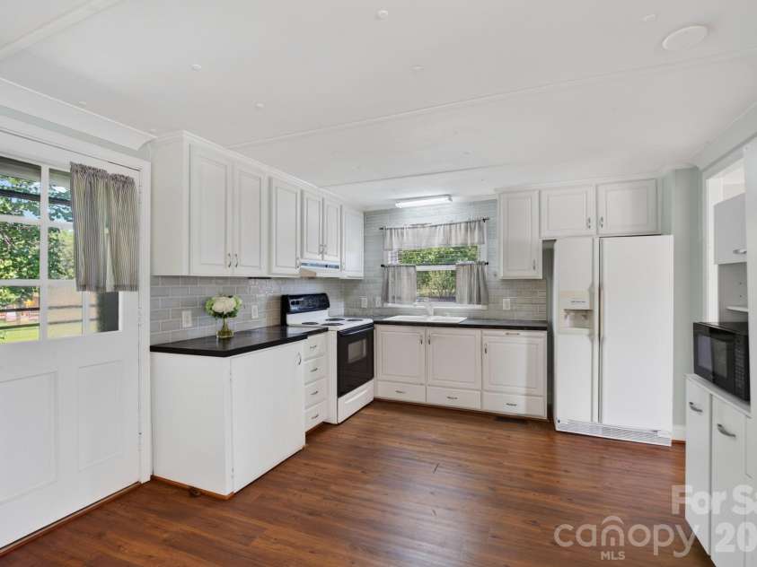 331 Shiloh Road, York, SC 29745.  MLS# CAR4402807, YatesRealty ID 38465. Kitchen