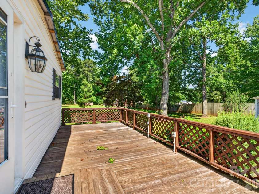 331 Shiloh Road, York, SC 29745.  MLS# CAR4402807, YatesRealty ID 38465. Side Deck