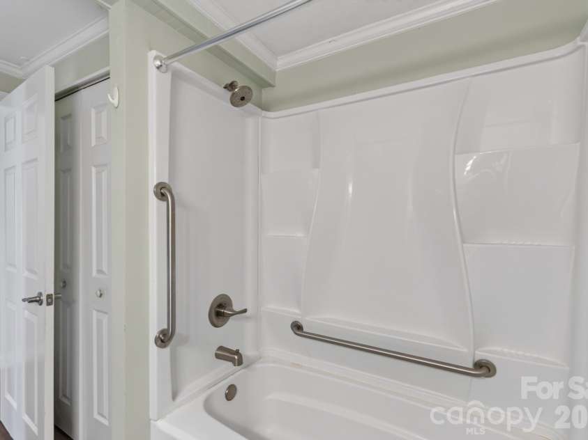 331 Shiloh Road, York, SC 29745.  MLS# CAR4402807, YatesRealty ID 38465. Updated Bathroom