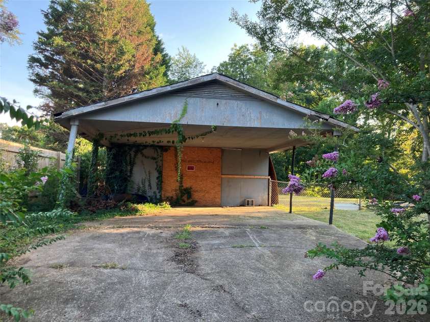 123 Dalehurst Drive, Forest City, NC 28043.  MLS# CAR4405312, YatesRealty ID 38467. 