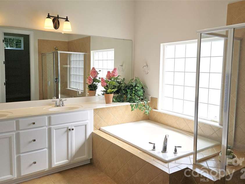 1162 Gold Rush Court, Fort Mill, SC 29708.  MLS# CAR4359124, YatesRealty ID 38468. Master Bathroom