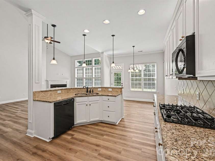 1162 Gold Rush Court, Fort Mill, SC 29708.  MLS# CAR4412511, YatesRealty ID 38468. Kitchen