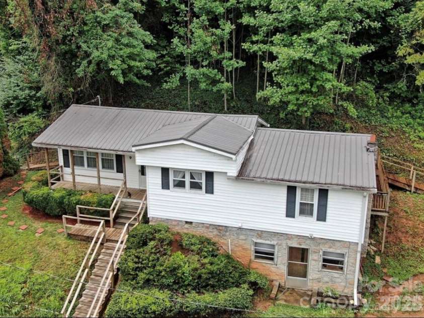 9 Alzena Road, Sylva, NC 28779.  MLS# CAR4344187, YatesRealty ID 3847. 