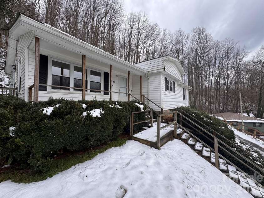 9 Alzena Road, Sylva, NC 28779.  MLS# CAR4344187, YatesRealty ID 3847. 