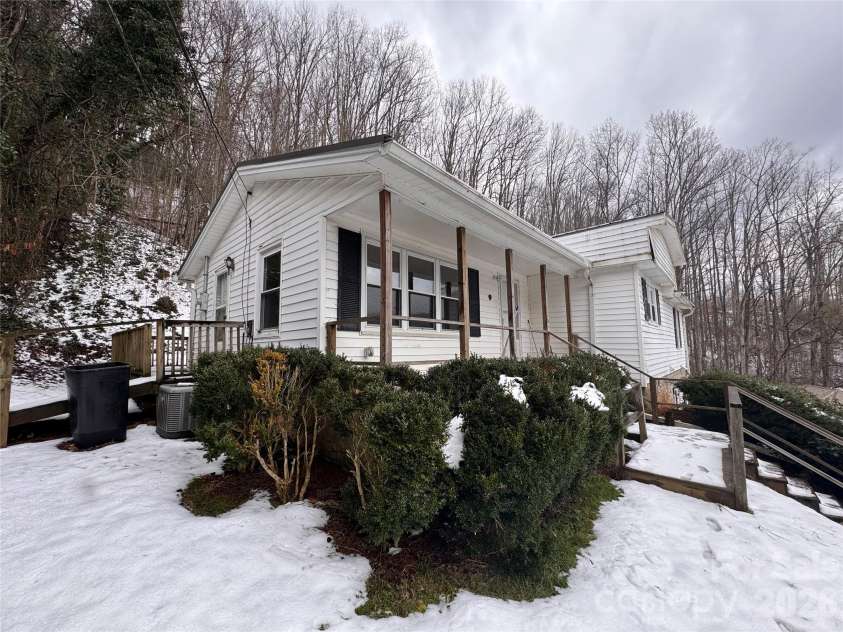 9 Alzena Road, Sylva, NC 28779.  MLS# CAR4344187, YatesRealty ID 3847. 