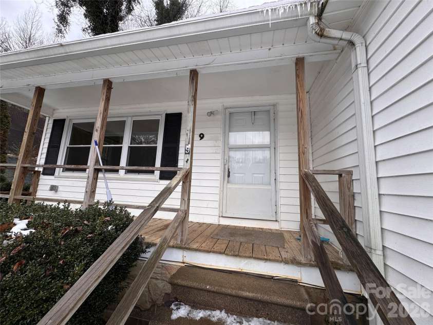 9 Alzena Road, Sylva, NC 28779.  MLS# CAR4344187, YatesRealty ID 3847. 