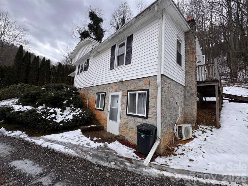 9 Alzena Road, Sylva, NC 28779.  MLS# CAR4344187, YatesRealty ID 3847. 