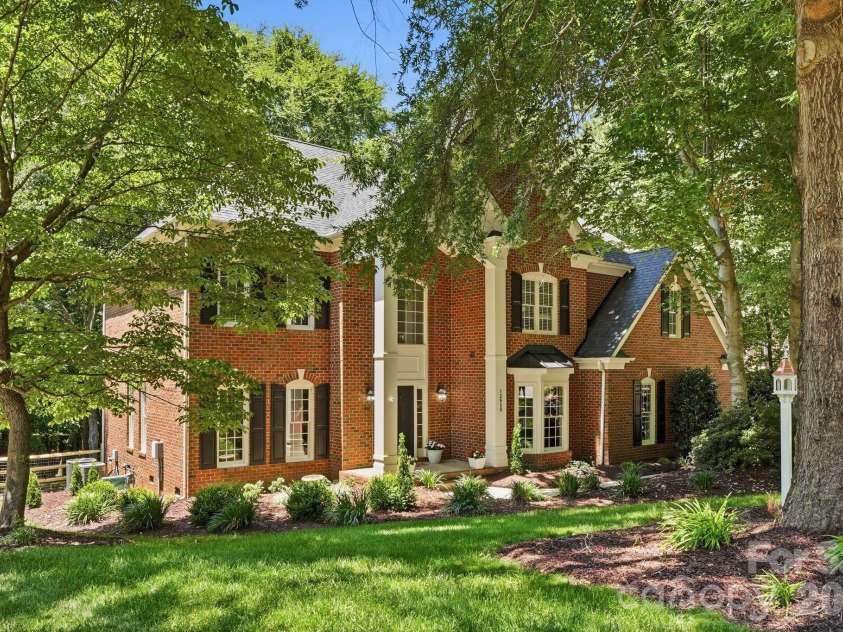12529 Preservation Pointe Drive, Charlotte, NC 28216.  MLS# CAR4392241, YatesRealty ID 38471. 