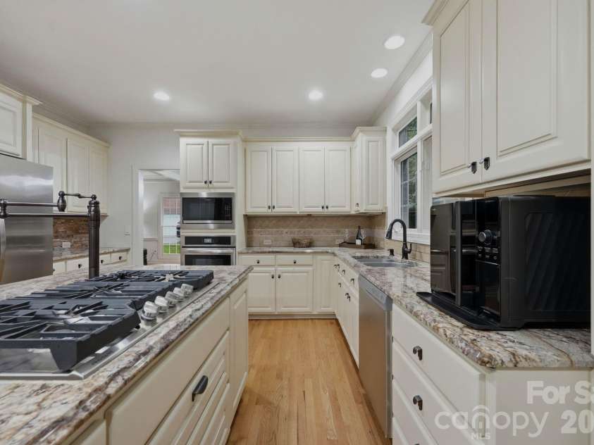 12529 Preservation Pointe Drive, Charlotte, NC 28216.  MLS# CAR4392241, YatesRealty ID 38471. 