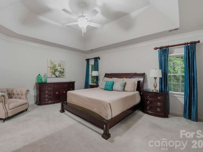 12529 Preservation Pointe Drive, Charlotte, NC 28216.  MLS# CAR4392241, YatesRealty ID 38471. 