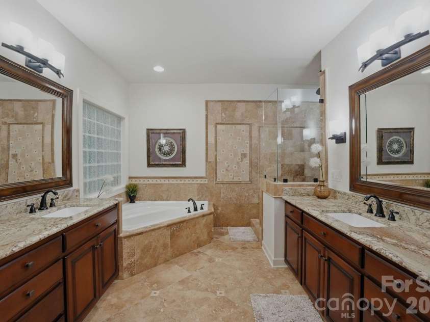 12529 Preservation Pointe Drive, Charlotte, NC 28216.  MLS# CAR4392241, YatesRealty ID 38471. 