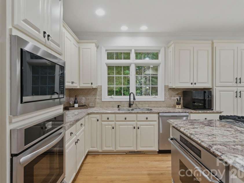12529 Preservation Pointe Drive, Charlotte, NC 28216.  MLS# CAR4392241, YatesRealty ID 38471. 