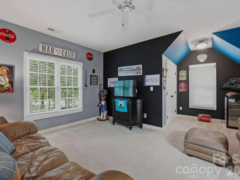 12529 Preservation Pointe Drive, Charlotte, NC 28216.  MLS# CAR4392241, YatesRealty ID 38471. 