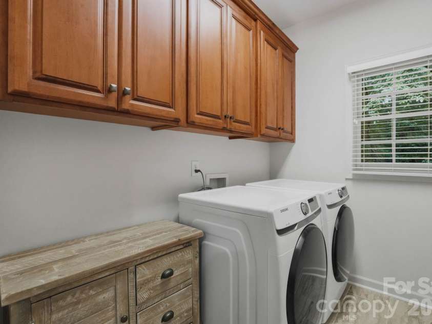 12529 Preservation Pointe Drive, Charlotte, NC 28216.  MLS# CAR4392241, YatesRealty ID 38471. 