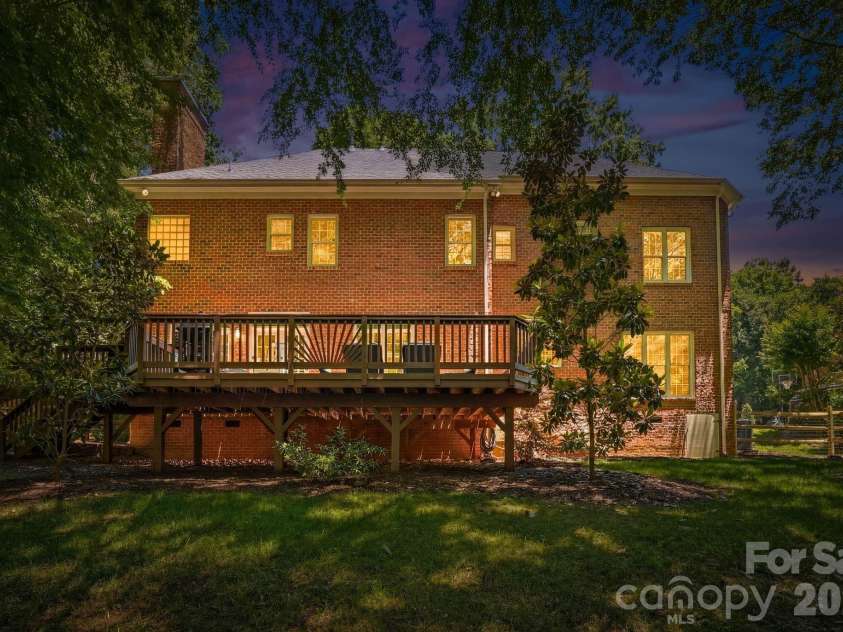 12529 Preservation Pointe Drive, Charlotte, NC 28216.  MLS# CAR4392241, YatesRealty ID 38471. 