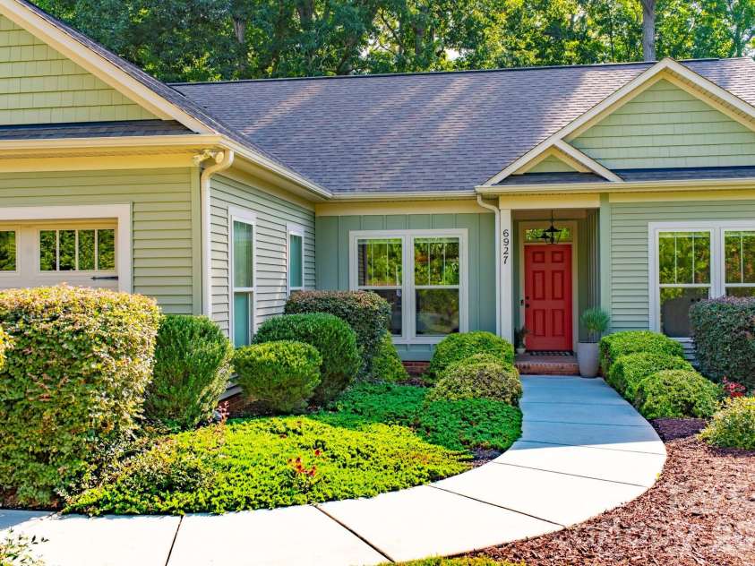 6927 Cinder Run, Waxhaw, NC 28173.  MLS# CAR4404498, YatesRealty ID 38473. 