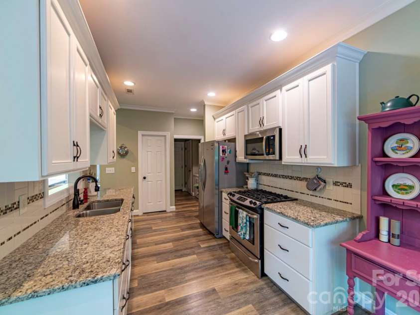 6927 Cinder Run, Waxhaw, NC 28173.  MLS# CAR4404498, YatesRealty ID 38473. 